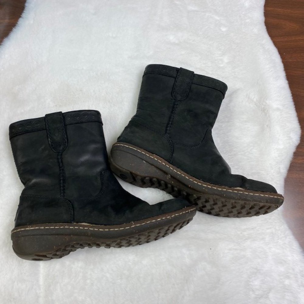 UGG‎ Leather Sheepskin Lined Newbreak Women's Biker Boots, size 7